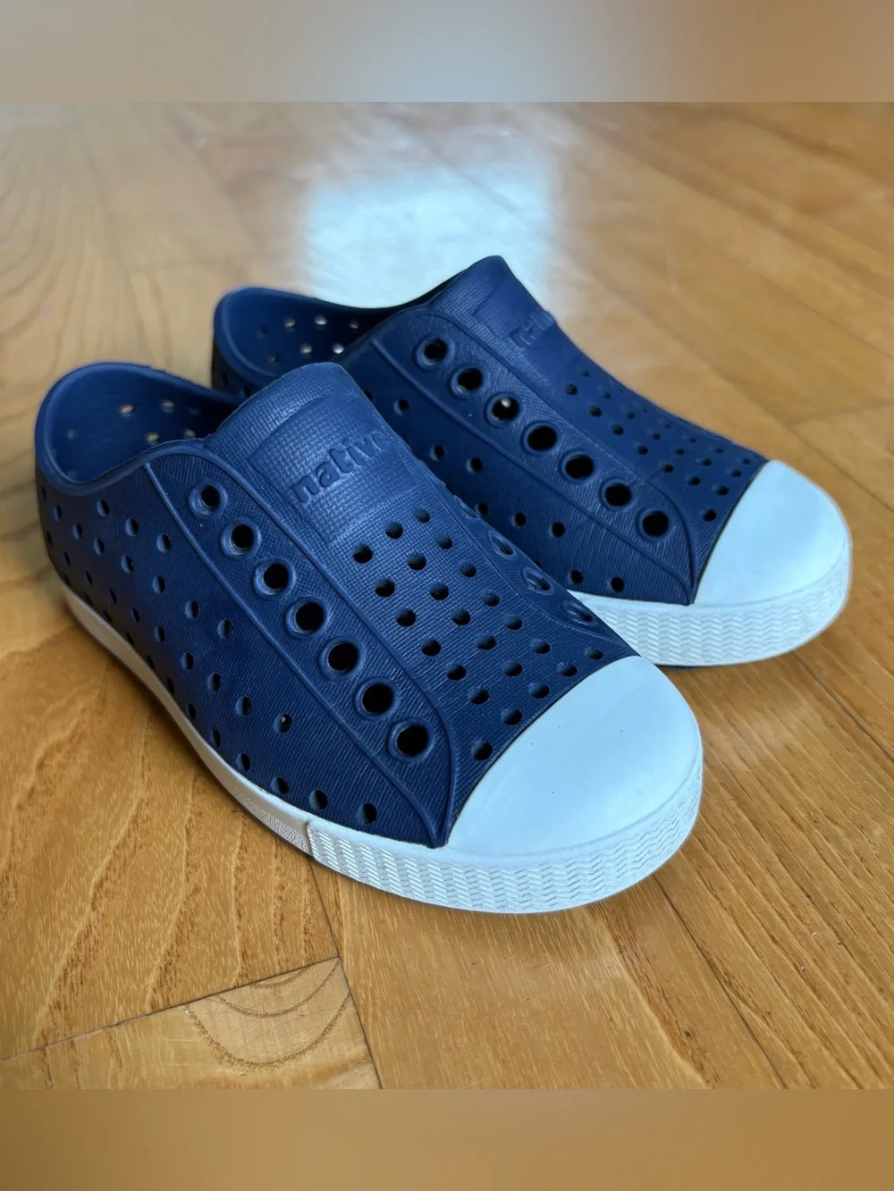 Native Jefferson slip-on sneakers Little Boys Shoes Navy Blue white Kids Size C8